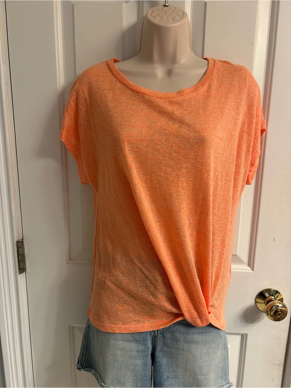 NWT-Women’s DKNY Neon Orange Lightweight Short Sleeve Twist Front Tee